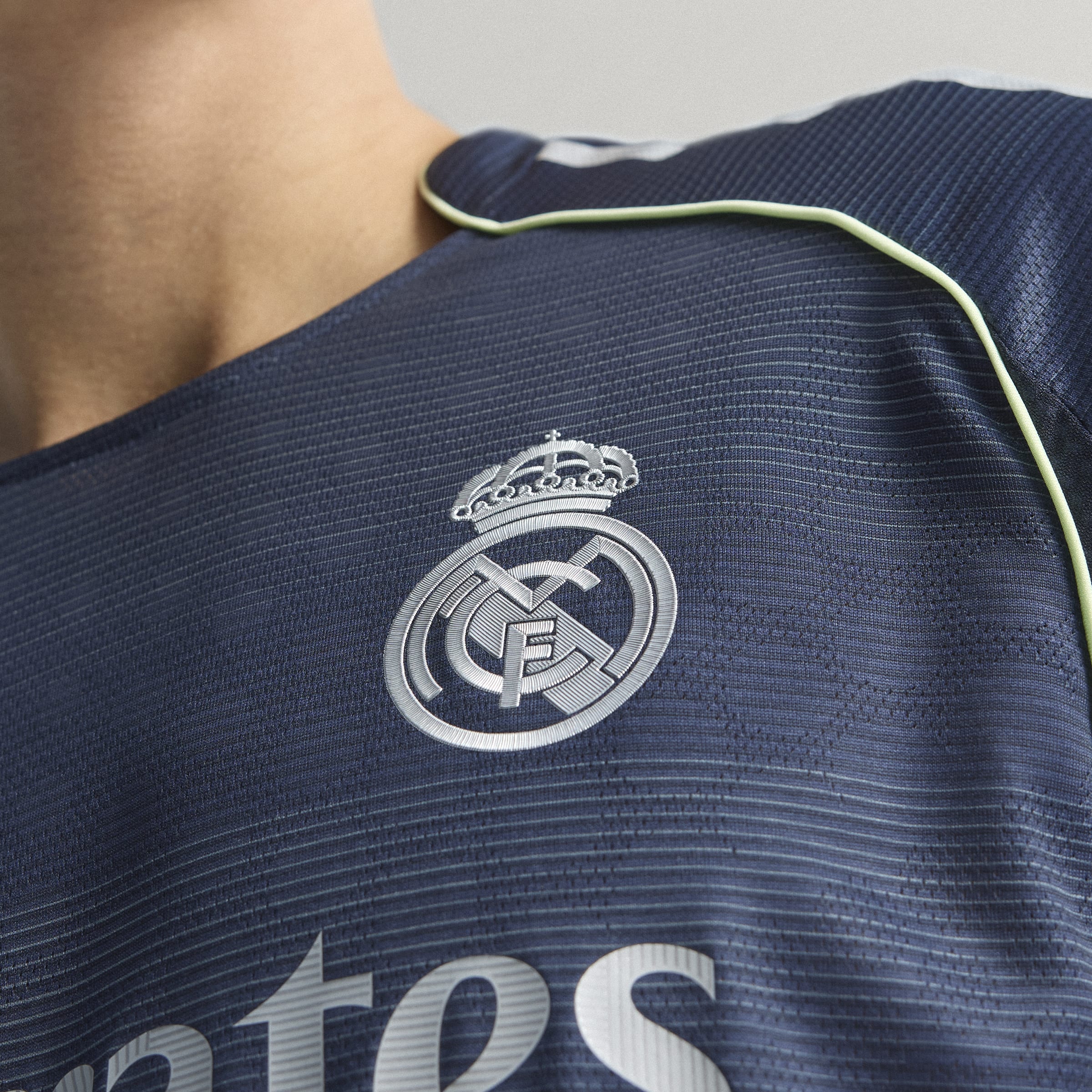 adidas Real Madrid 2025-26 Men's Away Authentic Match Jersey - Image 5